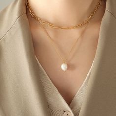 DOUBLE LAYERED PEARL PENDANT NECKLACE Layered Pearl Necklace, Double Layer Necklace, 18k Gold Chain, Stacked Necklaces, Baroque Pearl Necklace, Pearl Types, Pearl Pendant Necklace, Freshwater Pearl Necklaces, Minimalist Necklace