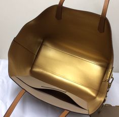 GIVENCHY's new shopping bag is full leather inside and outside, with a gold metal retro-style double G buckle on the side and a flat pocket on the inside. The small bag can be used alone.

(size: 35x27x15cm/small bag 22x14cm) High-end Shopping Satchel With Gold-tone Hardware, High-end Satchel With Gold-tone Hardware For Shopping, Luxury Satchel With Gold-tone Hardware For Shopping, High-end Gold Tote Shoulder Bag, High-end Gold Satchel With Gold-tone Hardware, High-end Gold Tote Bag, High-end Gold Shopping Bag, Shopping Satchel Tote With Brass Hardware, Tote Satchel With Brass Hardware For Shopping