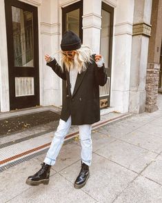 Autumn Outfits Dr Martens, Women's Casual Outfits Fall, Beanie Looks Street Styles, Winter/fall Outfits, Dr Martens Outfit Winter, How To Wear Doc Martens, Kelsey Diprima, Beanie Fashion, Dr Martens Outfit