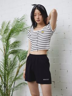 Editor's NotesMSKN2ND’s shorts give casual and minimal look with elastic waist band and comfortable fit.- Elastic waist band- Comfortable fit- Logo embroidery in front hemMeasurements(in.)One Size- Length: 15.2in.- Waist: 11.8in.- Crotch: 13.4in.- Hem: 12.2in.*Model Info: 5’9’’ Bust 28.7’’ Waist 23.6’’ Hip 35.0’’ Fitting Size F*Model Info: 6’1’’ Bust 33.1’’ Waist 28.0’’ Hip 35.8’’ Fitting Size FComposition & Care- 65% Rayon, 35% Nylon- Hand-wash or dry clean recommendedDesigner- by MSKN2ND Casual Tops With Elastic Waistband And Short Length, Minimal Look, Knit Shorts, Mens Outerwear, Logo Embroidery, Shorts Black, Men Shoes Size, Embroidery Logo, Mens Bottom