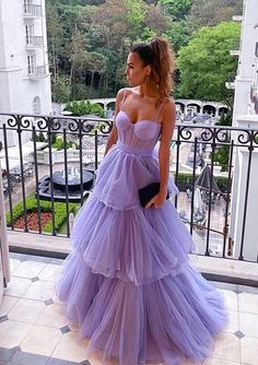 Silhouette: A-lineNeckline: SweetheartSleeve: SleevelessWrap: NoBack Style: ZipperEmbellishment: RufflesFabric: TulleLength: Long/Floor-LengthFully Lined: YesBuilt-In Bra: YesBoning: YesStraps: Spaghetti Straps Tiered Dress Formal, Gaun Tulle, Kain Tile, Formal Wedding Guests, Winter Formal Dresses, Spaghetti Strap Prom Dress, Tulle Ball Gown, Prom Dresses Vintage, فستان سهرة