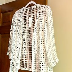 Chicos “Easywear” Elegant Jacket In Alabaster. 100% Viscose In A Beautiful Lattice And Floral Design Will Complete Any Daytime Or Evening Look. Chicos Size 1. Nwt. White Crochet Top, Evening Look, Elegant Jacket, Top Cropped, White Crochet, Tulum, Lattice, Crochet Top, Floral Design