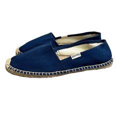 Soludos Dali espadrilles in blue. Men's size 7. They also fit a women's 8. Nice comfy slip on shoe for summer. Condition: Pre-Owned Good Classic Summer Slip-on Espadrilles, Classic Round Toe Espadrilles For Summer, Classic Slip-on Summer Espadrilles, Classic Slip-on Espadrilles For Summer, Classic Espadrilles With Rubber Sole For Beach, Classic Beach Espadrilles With Rubber Sole, Classic Slip-on Espadrilles For The Beach, Comfortable Blue Espadrilles With Round Toe, Comfortable Blue Slip-on Espadrilles