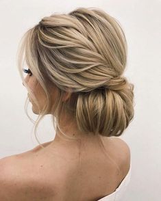 Twist + up-do. Sanggul Modern, Goddess Vibes, Wedding Instagram, Holiday Hair, Peinados Recogidos, Low Bun