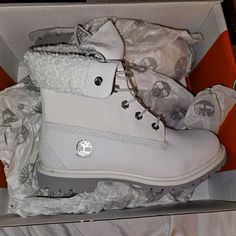 Brand New Never Worn, Size 7.5 Women's. Authentic Timberland Boots, Fur Inside. White Leather Waterproof Boots With Round Toe, Timberland Winter Boots With Branded Insole, White Leather Waterproof Boots For Winter, Tims Boots, Timberland Boots Outfit, Boots Fur, Timberland Boots Women, Timberlands, Timberlands Shoes