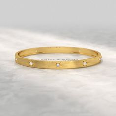 Adorn your wrist with our Star Set Diamond Gold Cuff Bracelet, available in 10K, 14K, and 18K gold. Studded with brilliant lab-grown diamonds, this custom handmade piece is perfect for stacking and adds a celestial touch to any look. A timeless blend of elegance and craftsmanship, designed for those who appreciate unique luxury. 𝐅𝐞𝐚𝐭𝐮𝐫𝐞𝐬: * 𝐌𝐚𝐝𝐞 𝐭𝐨 𝐎𝐫𝐝𝐞𝐫 * 𝐌𝐞𝐭𝐚𝐥: 𝟏𝟎𝐊 𝐆𝐨𝐥𝐝 | 𝟏𝟒𝐊 𝐆𝐨𝐥𝐝 | 𝟏𝟖𝐊 𝐆𝐨𝐥𝐝 | 𝟗𝟓𝟎 𝐏𝐥𝐚𝐭𝐢𝐧𝐮𝐦 * 𝐁𝐚𝐧𝐝 𝐂𝐨𝐥𝐨𝐫𝐬: Rose Go Gold Cuff Bracelet, Gold Bracelet Cuff, Gold Cuffs, Handmade Jewelry Gift, Diamond Gold, Jewelry Lover, Bracelet Stack, 10k Gold, Bracelet Sizes