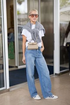 Style Wide Leg Jeans, Wide Leg Jeans Outfit, T Shirt Branca, Look Zara, Street Tacos, Outfit Jeans, Mode Casual