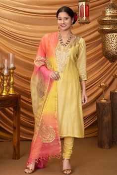 Paisley Butta, Yellow Dupatta, Gota Patti Work, Chanderi Dupatta, Chanderi Kurta, Kurta Set For Women, Straight Kurta, Fashion App, Churidar