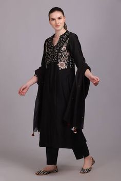 Black kurta with sequin embroidered front, back yoke and sleeves. Paired with a plain straight pant and an embroidered dupatta with tassels on hem. - Aza Fashions Kurta And Dupatta, Black Kurta, Kurta Pant Set, Pant Set For Women, Embroidered Dupatta, Kurta With Pants, Pants Pattern, Pant Set, Embroidered Silk