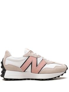 New Balance 327 White, Womens Pink Sneakers, Katherine Middleton, Outfit Trabajo, New Balance 327, Versace Outfit, Shoe Fits, Balance Shoes, Pink Suede