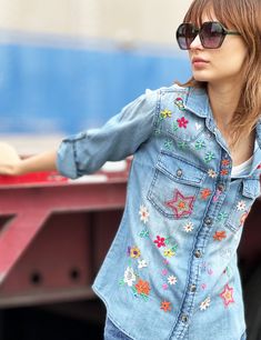 Mexican Rodeo, Jaripeo Outfits, Embroidered Denim Shirt, Jean Skirt Outfits, Billy T, Perfect Live, Embroidered Denim, Jean Skirt, Denim Top