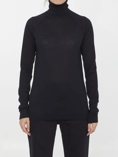 Vas turtleneck crafted from black wool,silk and cashmere with knitted design. Slim fit. The model is 180cm tall and wears size S. Size nationality: US Product number: 2656781 Product code: ARMTMKN04WS02002 Composition: 70% virgin wool, 20% silk, 10% cashmere Black Funnel Neck Sweater For Layering, Wool Turtleneck For Workwear, Wool Turtleneck For Work, High Neck Wool Sweater For Work, Formal Fine Knit Merino Wool Sweater, High Neck Cashmere Sweater For Work, Workwear Fine Knit Funnel Neck Sweater, Fine Knit Funnel Neck Sweater For Work, Black Turtleneck Sweater For Work