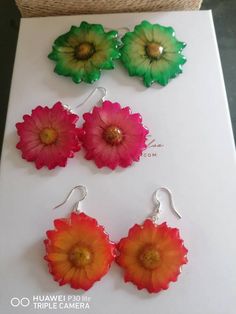 Daisy earrings natural flowers incorporated in resin with silver hooks, very light and elegant suitable for any occasion. They are shipped with box and warranty. Resin Jhumka, Natural Flowers, Daisy Earrings, Wonderful Words, Star Earrings, Flower Earrings, Gift Packaging, Beautiful Earrings, Crochet Earrings