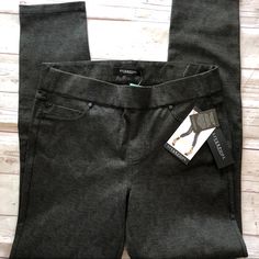 Nwt Liverpool Reagan Skinny Leggings From Stitch Fix. Size 10. Olive And Black. Inseam ~32” Questions? Leave A Comment Below! Fitted Straight Leg Leggings With Pockets, Fitted Jeggings With Pockets For Fall, Fitted Leggings With Pockets, Fitted Workwear Leggings With Pockets, Fitted Jeggings For Fall Workwear, Fitted Leggings With Pockets For Work, Fitted High Waist Jeggings For Work, Mid-rise Fitted Leggings For Business Casual, Fitted Jeans With Elastic Waistband And Tapered Leg