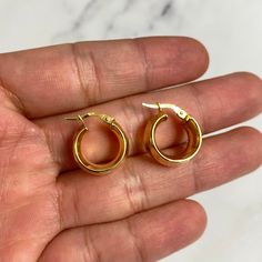 This product is avalilable to pick up in our Doral store.Features:Karat: 14K Gold.Color: Yellow Gold.Weight: 3.1grLength: 0.7 inches Minimalist Hallmarked Small Hoop Huggie Earrings, Everyday Hallmarked Huggie Hoop Earrings, Everyday Hallmarked Hoop Huggie Earrings, Minimalist Small Hoop Hallmarked Earrings, 18k Gold Earrings, Linking Rings, 14k Gold Necklace, Heart Bracelet, 10k Gold