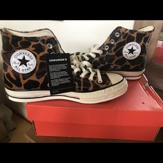 Real Pony Hair Giraffe Print Converse High Tops For Women. Size 9.5. Never Been Worn, New In Box. Platform Zebra Converse, High Tops For Women, Converse Hightop, Trendy Shoes Sneakers, Hightop Sneakers, Cute Nike Shoes, Shoe Inspo, Cute Nikes, Pony Hair