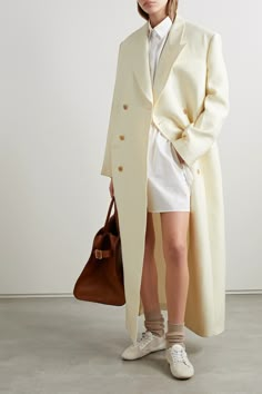 The Row's oversized 'Catena' coat is designed with a double-breasted front featuring sharp peak lapels that really add to the menswear-inspired feel. Made from wool and silk-blend cady, it's fully lined for easy layering over dresses and chunky sweaters alike. Net A Porter Coat, Net A Porter Outfits, Dress Everyday, Chunky Sweaters, Silk Coat, Mcqueen Fashion, Beige Outfit, Knitwear Fashion, December 2023