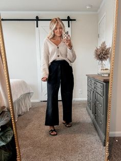 Comfy dress pants what to wear to work Church Casual Outfit, Easy Teacher Outfits, Buisness Casual Outfits, Curvy Mom Outfits, Boho Work Outfit, Mom Outfits Winter, Church Outfit Fall, What To Wear To Work, Teacher Outfits Fall