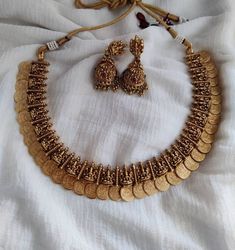 Antique Jewellery Design, Indian Antique Jewellery Gold, Gold Chain Design For Marriage, New Jewellery Designs Necklaces, Gold Necklace Temple Jewellery, Jewellery Design Necklaces, Indian Gold Sets Jewellery, Antique Gold Bridal Jewellery Indian, Antique Bridal Jewelry Gold