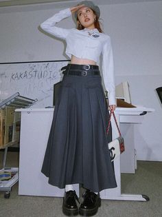 Brand: other/other Applicable age: 18-24 years old Size: S M L pattern: plain style: street Waist type: natural waist Color classification: Brown, beige, dark gray Item No.: BZ22D861-1SK Skirt type: pleated skirt Year Season: Winter 2022 Skirt length: mid-length skirt Profile: Type A Material composition: polyester fiber 70% viscose fiber (viscose fiber) 30% Pleated Long Skirt Outfit, Belted Skirt Outfits, Long Pleated Skirt Outfit, 2022 Skirt, Pleated Midi Skirt Outfit, Gray Skirt Outfit, Long Grey Skirt, White Skirt Outfits, Grey Pleated Skirt