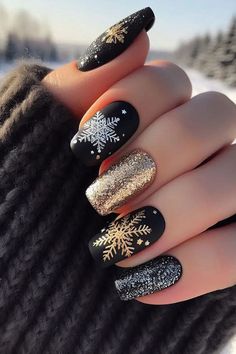 Nails Short And Simple, Fun French Tips, Black Christmas Nails, Christmas Nail Colors, Black Gold Nails, Elegant Goth, Black Nails With Glitter, Holiday Nails Winter, Vegetable Pictures