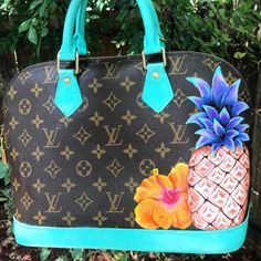 Stephanie LeVasseur on Instagram: “Summer vibes 😎* * * * * #louisvuitton #paintedlv #paintedlouisvuitton #bagart #lvalma #customlv #bagaddict #lvcommunity #lvoe #lvbag…” Lv Alma, Instagram Summer, Louis Vuitton Speedy, Lv Bag, Louis Vuitton Speedy Bag, Summer Vibes, Top Handle Bag