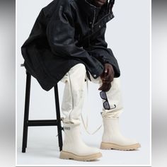 Off-White Men's Virgil Abloh Ankle Rain Boots Brand New Men Size 40 Get Women’s Size 9/10 White Rain Boots, Off White Jacket, Off White Mens, Ankle Rain Boots, Off White Shoes, White Boots, Boot Brands, Virgil Abloh, White Shirts