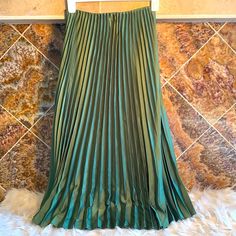 Women’s House Of Harlow 1960 Emerald Green Pleated Midi Maxi Skirt Size Medium Nwt Approximately 34.5” In Length Flowy Solid Pleated Elastic High-Waist Vintage Style Maxi Skirts Satin Metallic Midi Green Flowy Skirt For Fall, Spring Green Pleated Maxi Skirt, Spring Fitted Maxi Skirt With Accordion Pleats, Fitted Maxi Skirt With Accordion Pleats For Spring, Fitted Green Pleated Midi Skirt, Green Pleated Skirt For Fall, Green Lined Skirt For Fall, Green Midi Pleated Skirt For Party, Green Long Pleated Skirt For Spring