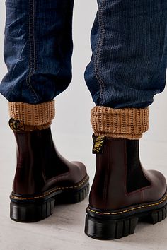 Bulky Shoes Outfit Women, Cute Chunky Boots, Doc Martens Chelsea Outfit, Doc Martens Chelsea Boot Outfit, Chelsea Boots Outfit Winter, Audrick Chelsea Boots, Brown Doc Martens Outfit, Chelsea Boots Outfit Women, Brown Chelsea Boots Outfit