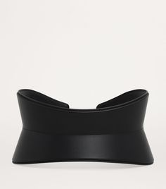 Find ALAÏA Leather Bustier Belt on Editorialist. Its the magic of Alaïa that allows something as simple as a belt to be an ensemble-elevating piece. This iteration is crafted from 3D resin and covered in supple leather, resulting in a streamlined accessory that sits perfectly over dresses or above skirts. Blow Dry Salon, Leather Bustier, Leather Shops, Black Belt, Harrods, The Magic, Black Leather, Women Jewelry, Luxury Fashion