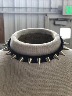 Gothic / punk spiked choker with lotsa cone spikes Spiked Choker, Spiked Collar, Nickel Plating, Gothic Punk, Black Choker, Brass Buckle, Choker Necklaces, Y2k Fashion, D Ring