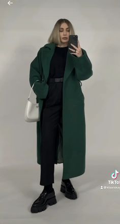 Emerald Coat Outfit Winter, Green Assesories Outfit, Bottle Green Outfit Women, Green Overcoat Outfit Women, Dark Green Coat Outfit, Green Black Outfit, Green Sweatshirt Outfit, Green Jacket Outfit