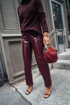 Lederhosen Outfit, Monochromatic Fashion, Burgundy Outfit, Burgundy Pants, Leather Pants Outfit, Song Of Style, Monochrome Fashion, Looks Street Style, Leather Trousers