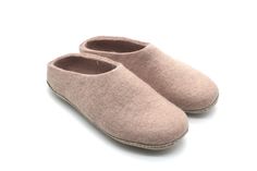 Step into a world of warmth and comfort with these wool slippers, a blend of style, comfort, and sustainability.  Pink Wool felted Slipper combines the finest quality wool with expert craftsmanship, ensuring a great experience with every step. We believe in sustainability and take pride in offering a product that not only pampers your feet but also respects the environment. Felt indoor shoes will provide coziness and embrace you like a warm hug on a chilly day when you put your feet into them. T Wool Shoes, Handmade Slippers, Felt Shoes, Indoor Shoes, Wool Slippers, Felted Slippers, Warm Slippers, Light Pink Color, Warm Hug