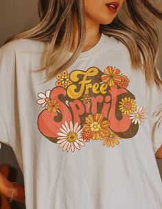 "Free Spirit bohemian 70's retro t shirt, a big vibrant, fun design on an oversized t shirt. Super nice quality, 100% ringspun cotton, all 99% preshrunk! Garment dyed quality This oversized t will be super trendy, soft, and comfy you'll forget its even on! LOL! You can chose your size from the size chart provided, or go up a size or two for the baggy t shirt dress look. Wear with leggins, or all by itself for a day of just chillin. Easy care is, wash in cold, tumble dry low The tee on the model Boho Oversized Shirt, Retro T-shirts, Retro T Shirt Designs, 70s Tshirt, Dtf Shirts, Lounge Vibes, Hippie Tshirt, Hippie T Shirt, Illustrator Typography