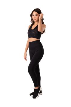 Caractéristiques:

Soutien-gorge de sport sans couture avec intérieur contrasté
Reprendre le nylon
3 couches devant et 2 couches dos
Silhouette dos nageur avec bretelles intégrées pour un soutien supplémentaire
Support à impact moyen
Cartographie en tricot jacquard ton sur ton avec détail de perforation
Gestion du refroidissement, des antimicrobiens et de l'évacuation de l'humidité
Hauteur de la ceinture 1 1/2''
Coussinets amovibles et respirants
Logo jacquard sur la ceinture centrale à l'arriè Black Mesh Sports Bra With Medium Support, Fitted Black Mesh Sports Bra, Black 4-way Stretch Racerback Sports Bra, Black Fitted Mesh Sports Bra, Black Racerback Sports Bra With 4-way Stretch, Black Compression Mesh Sports Bra, Functional Black Mesh Sports Bra, Black Mesh Racerback Sports Bra, Black Sleeveless Micro-elastic Activewear