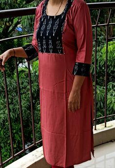 Kurti Neckline, Handwork Designs, Salwar Kurti, Plain Kurti Designs, Cotton Kurtis, Backless Blouse Designs