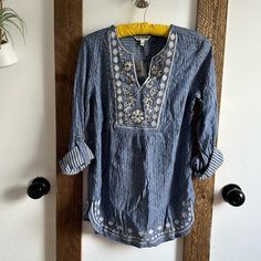 New Tantrums Bohemian Embroidered Tunic Women’s Small Cotton Rayon Absolutely Gorgeous Retail $140 Bin Jj Casual Tops With Embroidered Border For Spring, Bohemian Tunics, Bohemian Baby, Boho Denim, Embroidered Tunic Top, White Tunic, Chambray Top, Embroidered Tunic, Tunic Styles