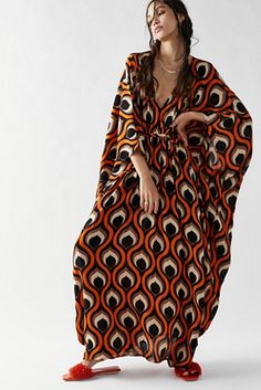 Chic Dinner Outfit, Vintage Vacation, Maxi Kaftan, Summer Beach Outfit, Dinner Outfits, Print Pullover, Beach Dresses, Geometric Print, Skirt Length