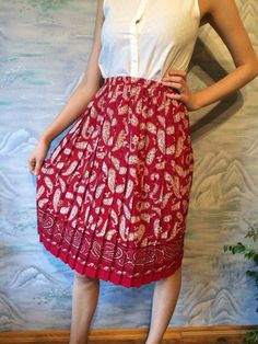 "Vintage 80s Pleated Skirt Elastic Waist Skirt Print Skirt Knee Length Skirt Viscose Skirt Women Summer Skirt Small to Medium Size Waist 12.2\"--15,7\" (31--40 cm) Length 27,1\" (69 cm) Please check measurements to insure a proper fit. Remember to allow yourself some extra room for movement. You can compare these with something from your closet that fits you well. This skirt will come to you freshly laundered and ready to wear. Condition: good vintage condition If you have any questions feel fre Retro Pleated Flared Skirt For Summer, Retro Pleated Mini Skirt For Summer, Vintage Fitted Mini Skirt With Tiered Design, Vintage Fitted Tiered Mini Skirt, Retro Pleated Skirt For Summer, Retro Summer Pleated Midi Skirt, Retro Mini Pleated Skirt For Summer, Retro Summer Midi Pleated Skirt, Vintage Lined Pleated Skirt For Summer