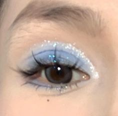 Blue Inspo Makeup, French Blue Makeup, Blue Jelly Makeup, Cute Light Blue Eyeshadow Looks, Blue Glossy Eyeshadow, Blue Sparkly Makeup Looks, Light Blue Sparkly Eye Makeup, Rave Makeup Blue, Light Blue Silver Makeup