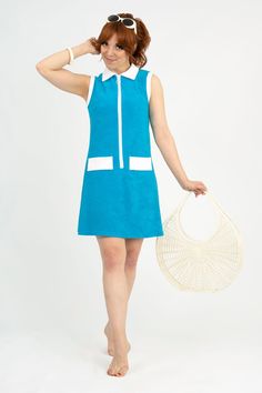 Beach style! With this 1960s inspired terry cloth dress you will be a real eye-catcher not only on the beach. This cozy dress not only impresses with its bright color combination of turquoise blue and white, but also with the large white zipper. The terry cloth has a very fine surface and is not thick. This makes the dress ideal as a cover-up after swimming on the beach, but also as a dress for drinking a cocktail at the bar or visiting a restaurant on the beach promenade. With this versatile dr Summer Blue Mini Tennis Dress, Retro Summer Mini Dress For The Beach, Summer Mod Beach Dresses, Retro Mini Dress For Summer Beach, Mod Summer Beach Dresses, Retro Summer Beach Mini Dress, Summer Cotton Tennis Dress, Mini Length, Casual Beach Tennis Dress In Mini Length, White Retro Mini Dress For Beach