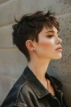 Pixie Long Top Short Sides, Edgar Haircut Women, Short Hair Cuts Brunette, Pixie Cut For Straight Hair, Straight Hair Pixie Cut, Pixie Black Hair, Really Short Haircuts For Women, Pixie Cut 2024, Goth Pixie Cut