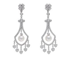 Magnificant 18 kt. white Gold Chandelier / Dangle Earrings With Pearls and 2.47 ct. Diamonds Diamonds: Brilliant cut diamonds 2.47 ct. GSI Pearls: 2 pearls with a diameter of 7.5 mm Material: 18 kt. white gold Measurements: 59.5 mm x 17.5 mm x 11.6 mm Total weight: 14.9 gram / 0.525 oz / 9.6 dwt Earrings will come in a new jewellery box with our shops certificate of authenticity Earrings With Pearls, Gold Chandelier, Vintage Chandelier, Chandelier Earrings, Brilliant Cut Diamond, Diamond Cuts, Jewelry Box, Pearl Earrings, Dangle Earrings