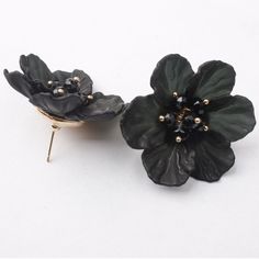 Wow the crowd with these magnificent FLOWER EARRINGS! These beautiful earrings will add a pop of color to your outfit and a dose of glamour to your style. Enjoy the compliments you’ll get when you wear these statement earrings—they’re sure to turn heads! Black Flower Earrings For Gift, Elegant Black Earrings For Spring, Chic Black Flower Jewelry, Black Jewelry For Spring Party, Elegant Black Flower Earrings For Party, Spring Gift: Black Jewelry, Elegant Black Spring Jewelry, Trendy Black Flower-shaped Jewelry, Evening Dresses Midi