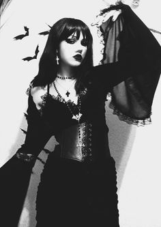 Vampire Poses, Vampire Goth Aesthetic, Gothic Icons, Goth Girl Aesthetic, Trad Goth Outfits, Dark Gothic Fashion, Alternative Girl, Goth Subculture