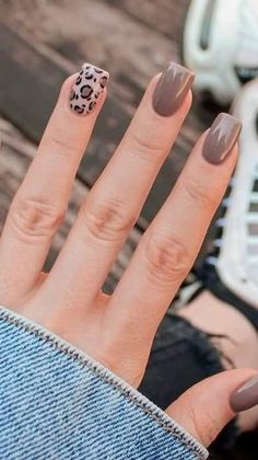 Nails In November, Fall Leopard Nails Short, Simplistic Fall Nails, Short Nails Inspo Fall, Fall Nails With Leopard Print, Nail Designs For Formal, Short Animal Print Nails, Autumn Nails Short Square, Acrylic Nails Ideas Medium Length