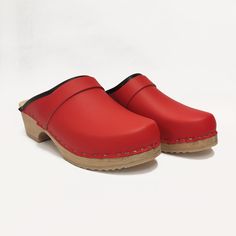 MADE FROM Vegan LEATHER AND ALDER WOOD Clogs for Women KLARA Low heals ergonomic wooden sole and Vegan leather. made to order. Available in sizes 36-41. For other sizes please contact me EUR 35 l UK 2.5 l AUS 4.5 l USA 5 l up to 22.3cm l 8.78 inches EUR 36 l UK 3.5 l AUS 5.5 l USA 6 l up to 23cm l 9.02 inches EUR 37 l UK 4 l AUS 6 l USA 6.5 l up to 23.7cm l 9.33 inches EUR 38 l UK 5 l AUS 7 l USA 7.5 l up to 24.5cm l 9.65 inches EUR 39 l UK 6 l AUS 8 l USA 8.5 l up to 25.3cm l 9.96 inches EUR 40 Solid Color Slip-on Clogs With Rubber Sole, Clogs With Rubber Sole And Round Toe, Clogs With Removable Insole And Round Toe, Red Clogs With Leather Footbed And Round Toe, Vegan Clogs, Wood Clogs, Red Clogs, Clogs For Women, Swedish Clogs