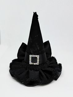 Miniature witch hat for babies, girls, adults and pets. Mini hat size is approximately 3.5 inches wide by 4 inches tall. Mini hat can be attached to a metal alligator clip, a soft elastic headband, or ribbon for pets. Please choose the finish: -2.6 inches alligator clip  -5/8 by 16 or 18 inches soft elastic headband  -3/8 by 18 or 25 inches ribbon (for pets) Finish color: -Metal Clip -Black  -Gray  -There may be slight variation in size  -Due to lighting color may vary slightly  -Miniature hats Witch Hat Headband, Mini Witch Hat, Miniature Hats, Hat Halloween Costume, Miniature Witch, Witch Hat Halloween, Hat Headband, Mini Hat, Halloween Witch Hat