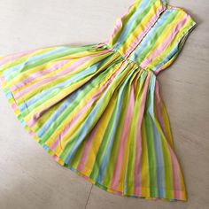 "Sweetest ever pastel 🌈 rainbow coloured dress! Sweetest ever!! Love the neckline on this one - so demure and elegant. Colors are nice and bright with no fade. Cupcake party anyone? Label: None. Well made. Condition: Excellent Bust 34/35\" Waist 26\" Length 38\" This item has been cleaned and is ready to wear. Comes from a smoke and pet free home. Don't forget to follow me on Instagram @tammaraclearshercloset for new listing alerts. This is shipping from Singapore. Standard post to the US takes Grecian Goddess, Elegant Colors, Floral Sundress, Rainbow Art, Tea Length Dresses, Cupcake Party, 50s Dresses, Pretty Pastel, Novelty Print